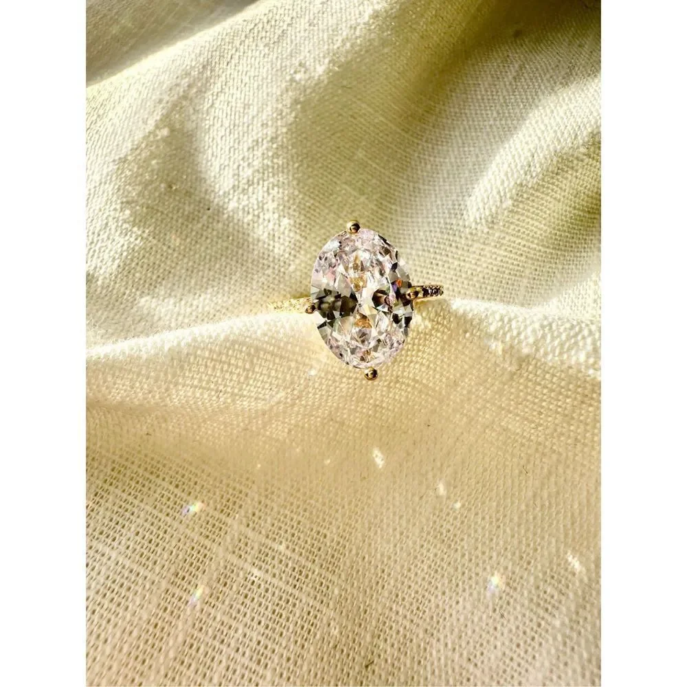 Gorgeous Oval cut cubic zirconia solitaire ring